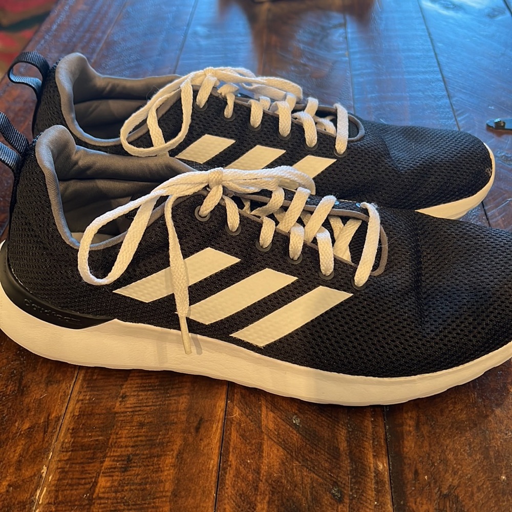 Adidas men’s size 10 black and white sneakers - Picture 5 of 11